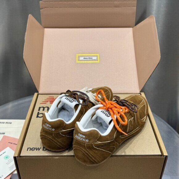 Miu Miu x New Balance 530 SL Sneakers - Picture 2 of 9